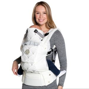 NIB Complete Embossed Luxe LILLE Baby Baby Carrier